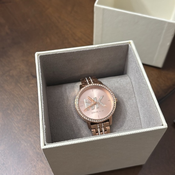 Michael Kors Rose Gold Watch - Picture 9 of 11
